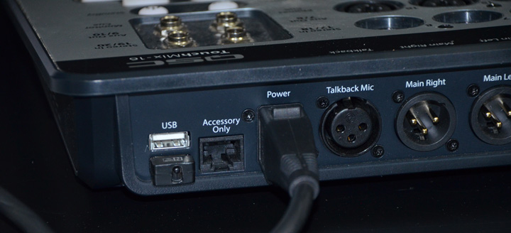 QSC-TouchMix16-tyl-USB