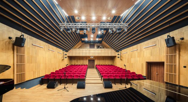 System nagłośnieniowy L-Acoustics w sali koncertowej Szkoły Muzycznej w Zambrowie