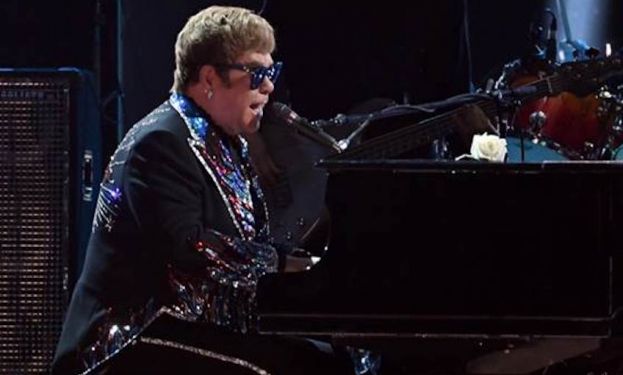 Audio-Technica - Elton John wybrał mikrofon AE6100 jako główny mikrofon wokalowy