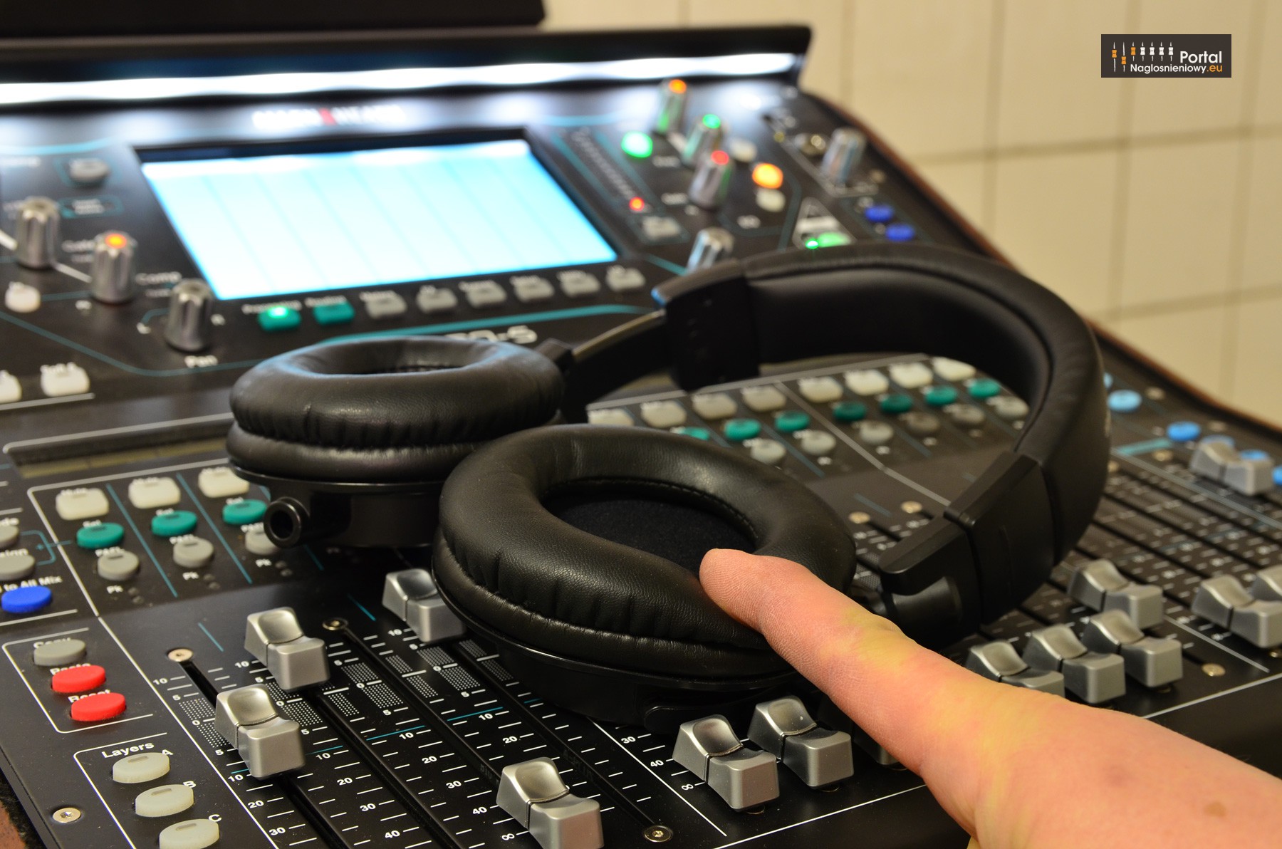 Audio Technica ATH M50x gabka palec
