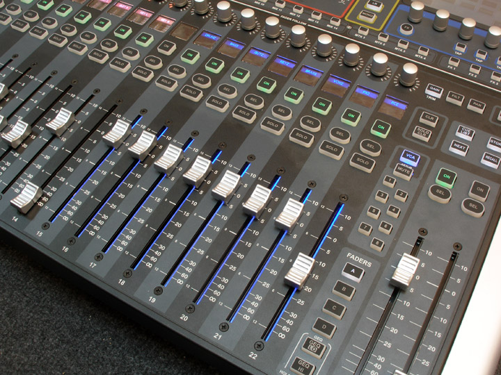 Soundcraft_Si_PERFORMER_2_Layers_Faders